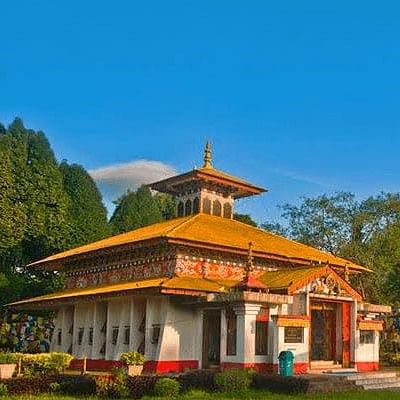 Nature,Chinese architecture,Roof,Holy places,Temple,Place of worship,Finial,Historic site,Hill station,Tourist attraction