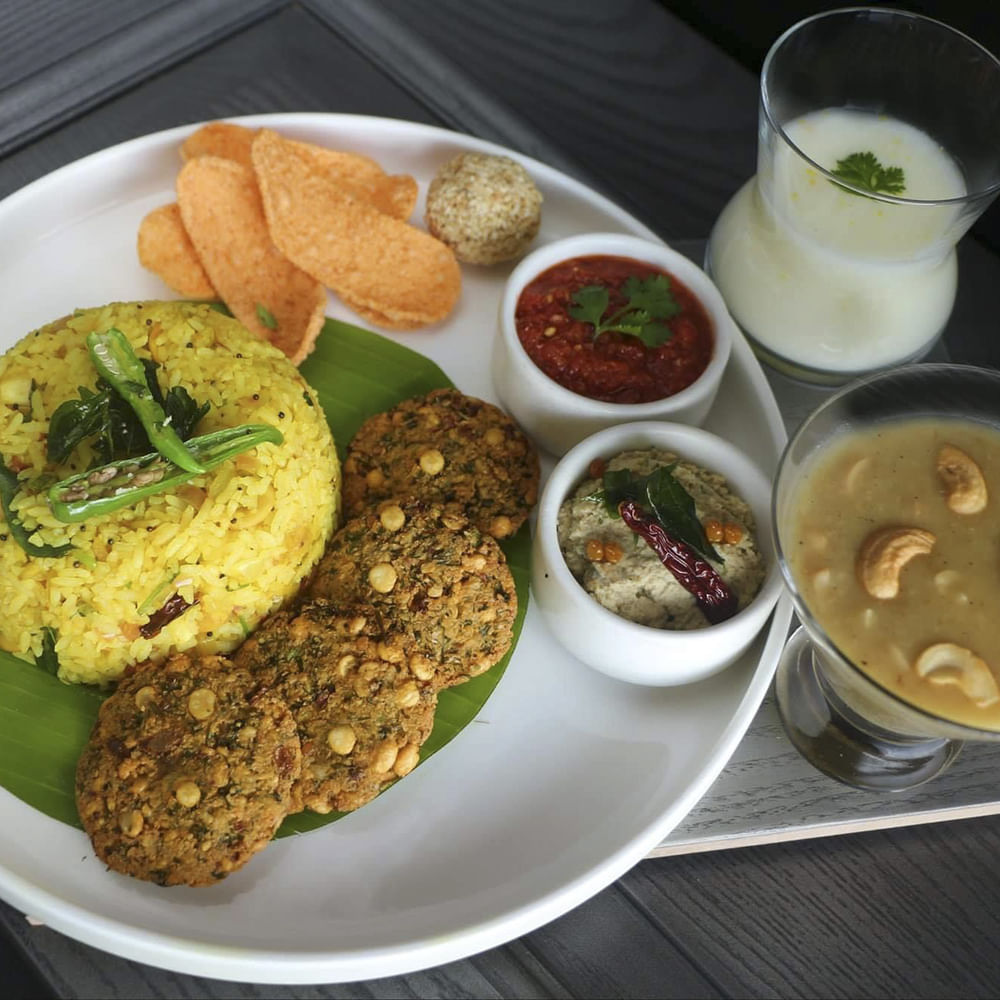 Food,Cuisine,Dish,Finger food,Plate,Tableware,Serveware,Ingredient,Dishware,Meal