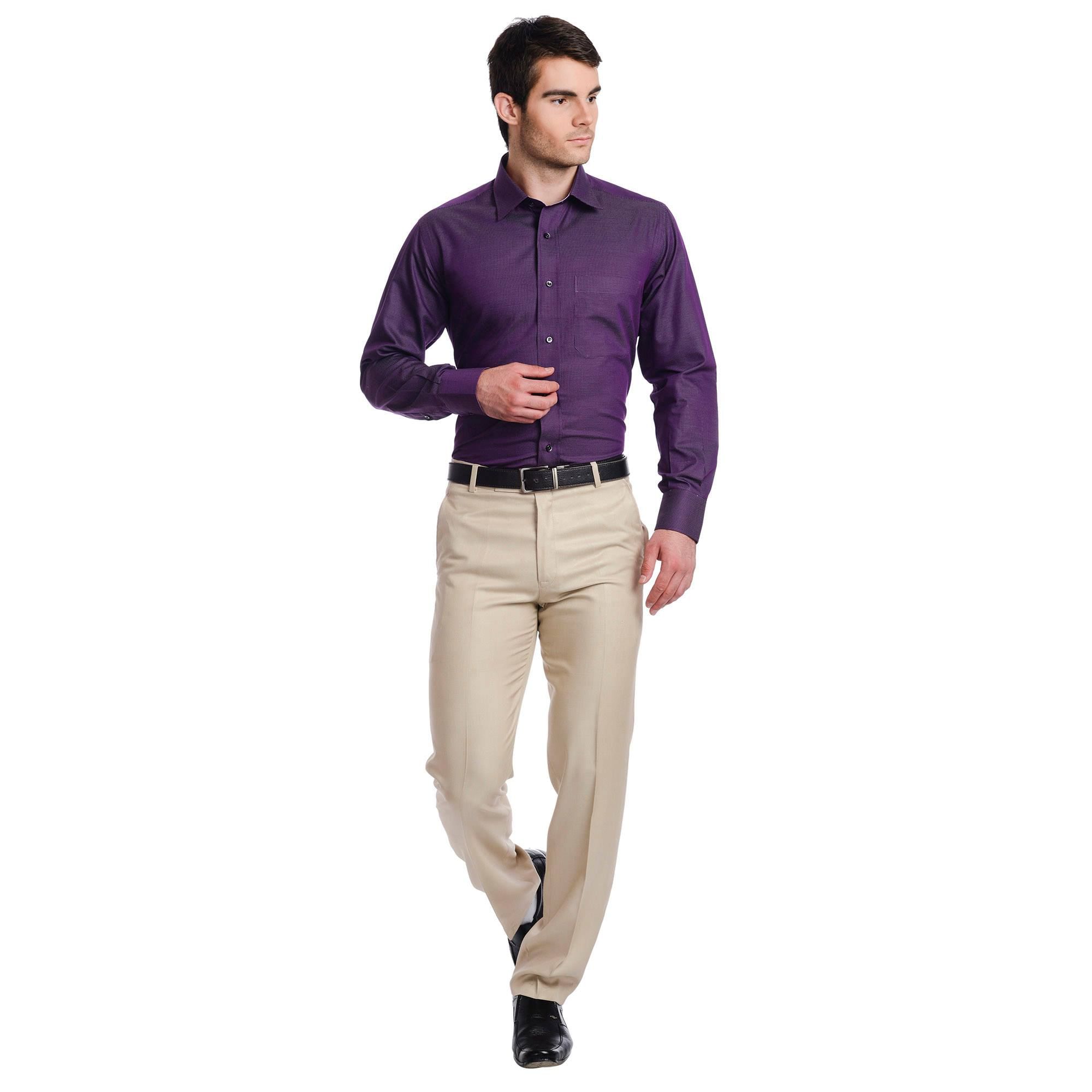 Dress shirt,Collar,Sleeve,Trousers,Human body,Shoulder,Pocket,Shirt,Textile,Standing