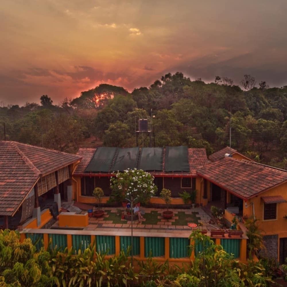 Window,House,Roof,Dusk,Building,Sunset,Real estate,Sunrise,Home,Evening