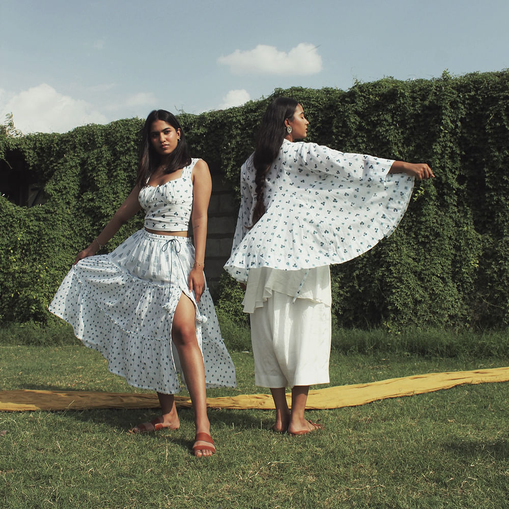 Textile,Dress,People in nature,One-piece garment,Waist,Day dress,Foot,Linens,Sandal,Pattern