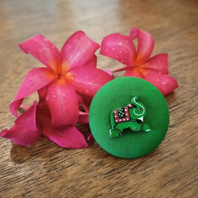 Petal,Pink,Magenta,Carmine,Hardwood,Ribbon,Paper,Symbol,Cut flowers,Shamrock