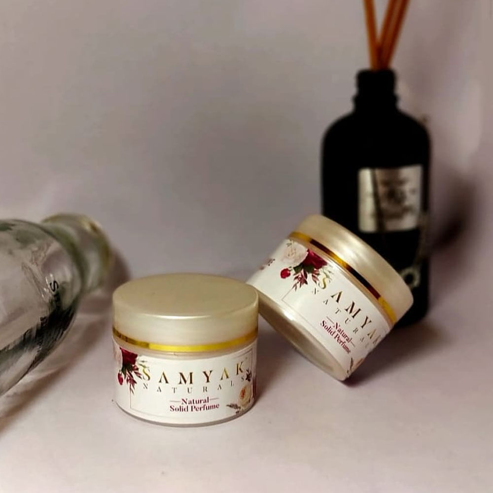 Liquid,Solution,Fluid,Bottle,Ingredient,Personal care,Cosmetics,Bottle cap,Material property,Drink