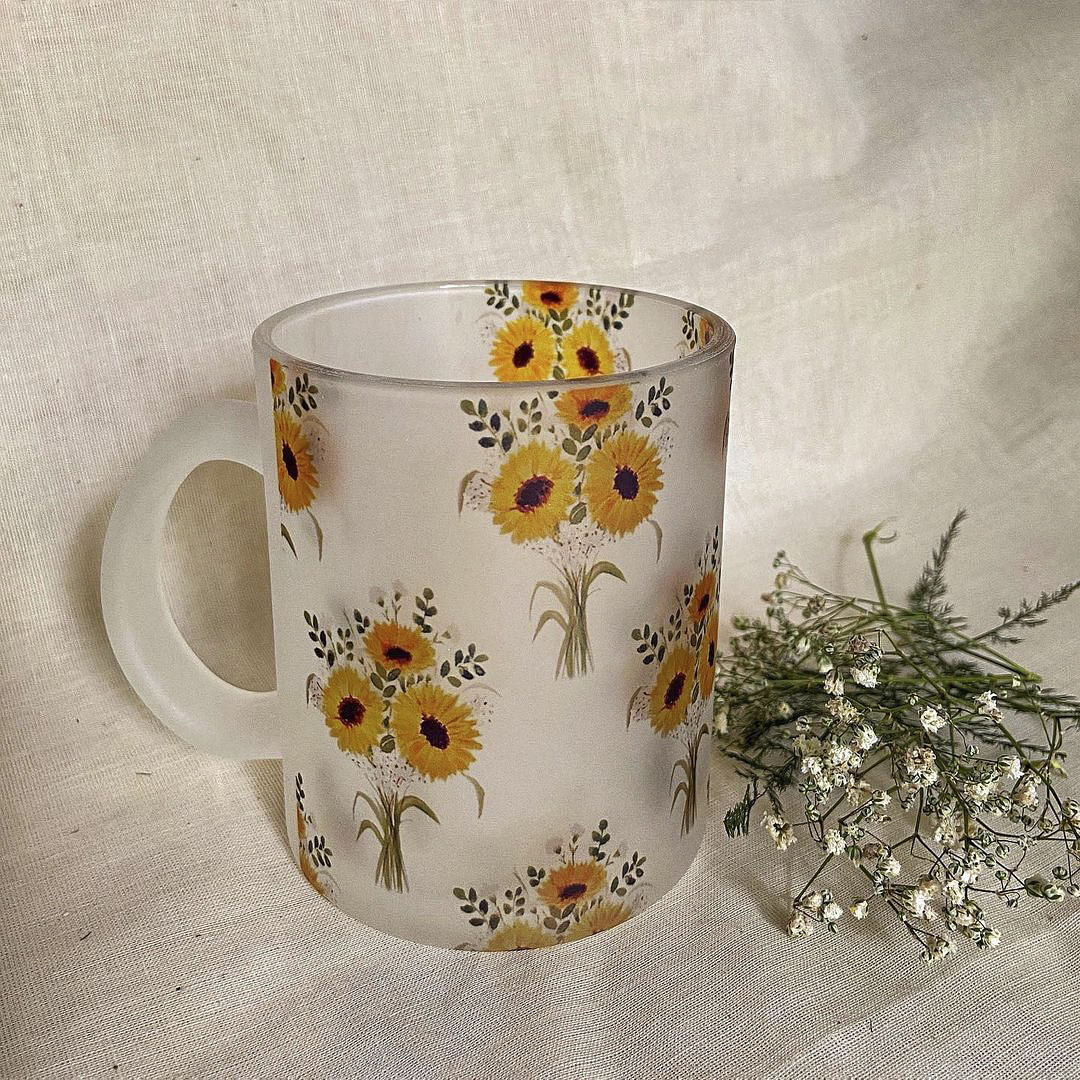 Tableware,Drinkware,Coffee cup,Plant,Dishware,Flower,Cup,Saucer,Serveware,Teacup