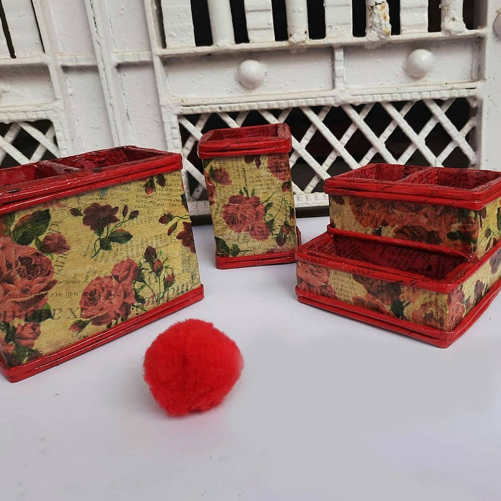 Rectangle,Textile,Wood,Red,Flooring,Box,Pattern,Creative arts,Art,Bag