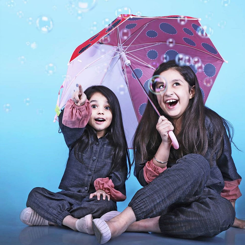 Smile,Photograph,Facial expression,Purple,Sky,Flash photography,Happy,Umbrella,Gesture,People in nature