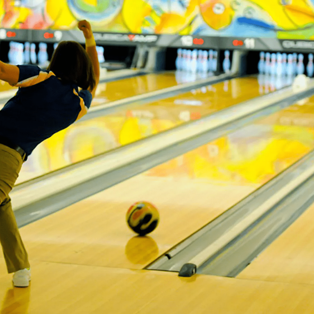 Bowling,Bowling equipment,Bowling pin,Photograph,White,Green,World,Light,Black,Bowler