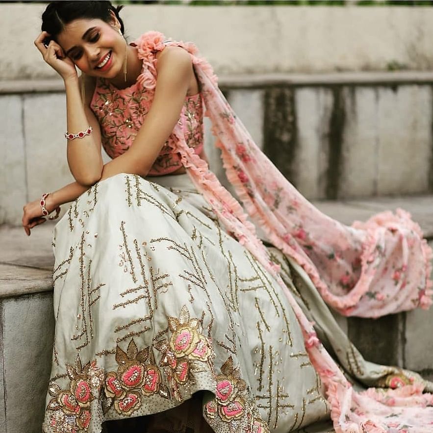 Smile,Flash photography,Textile,Dress,Sleeve,Happy,Pink,Street fashion,Fashion design,Bride