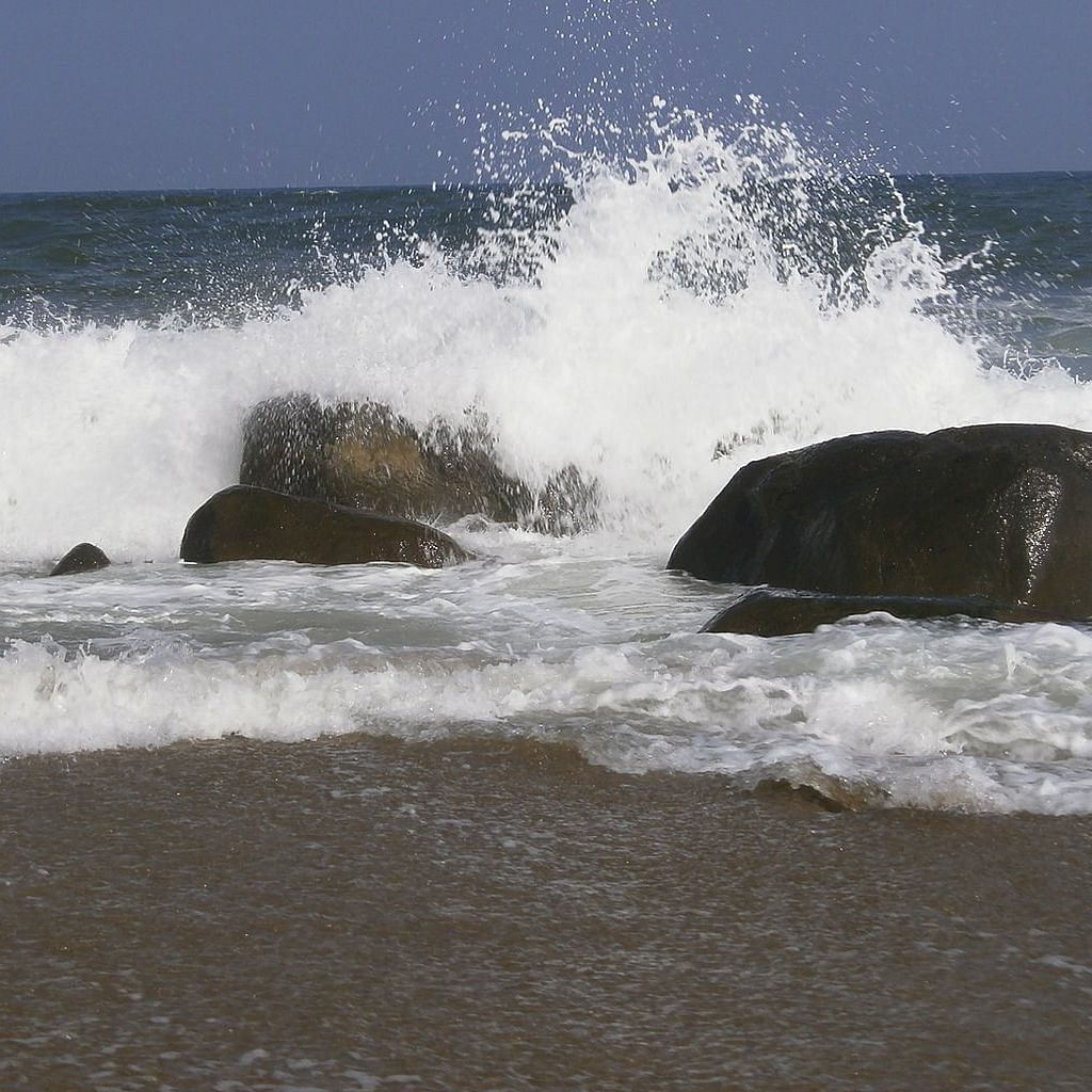 Water,Sky,Natural environment,Fluid,Coastal and oceanic landforms,Liquid,Beach,Natural landscape,Wind wave,Wind