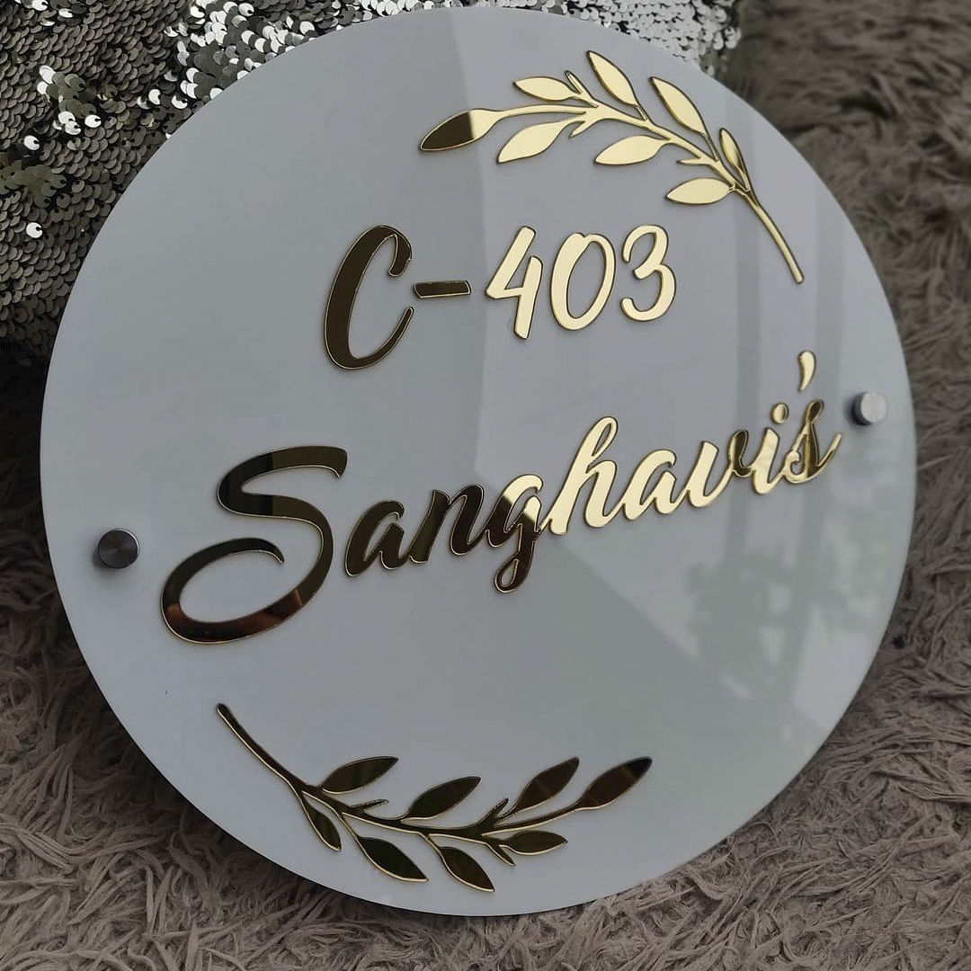 Christmas ornament,Dishware,Font,Oval,Handwriting,Serveware,Ornament,Circle,Holiday ornament,Grass