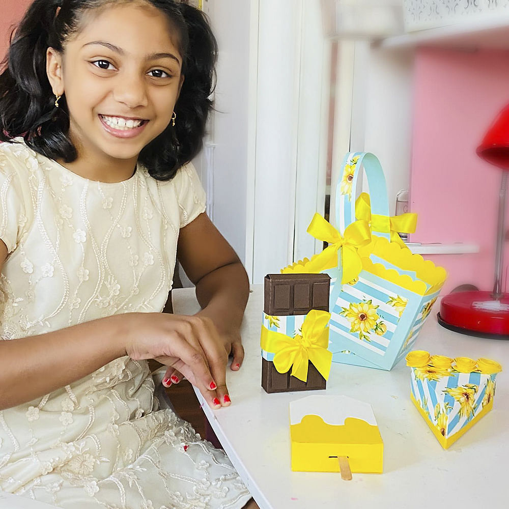 Smile,Sleeve,Toy,Happy,Fun,Toy block,Fashion design,Plastic,Child,Day dress