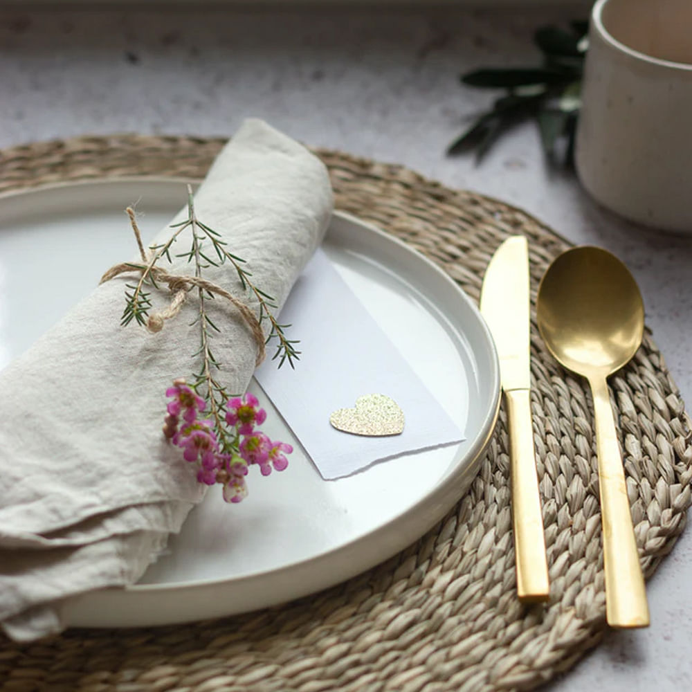 Tableware,Dishware,Flower,Plate,Textile,Drinkware,Kitchen utensil,Serveware,Tablecloth,Cutlery