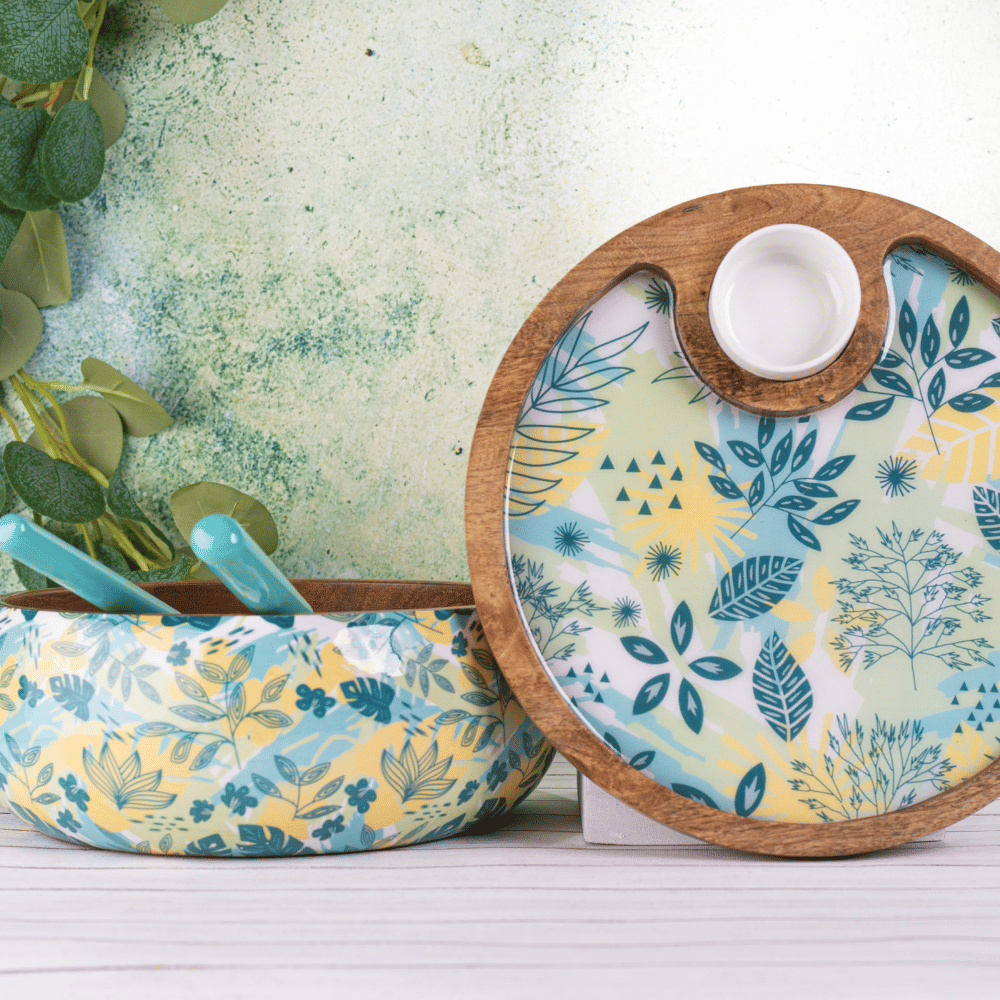 Tableware,Drinkware,Dishware,Coffee cup,Cup,Azure,Saucer,Serveware,Plate,Textile