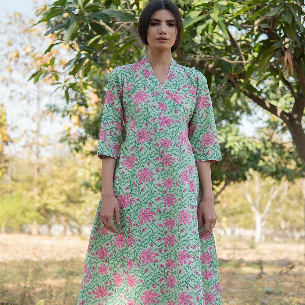 Plant,Shoulder,One-piece garment,Neck,Day dress,Tree,Waist,Sleeve,Dress,Street fashion