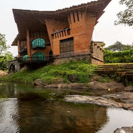 Water,Plant,Sky,Water resources,Building,Tree,Temple,Vegetation,Architecture,Window