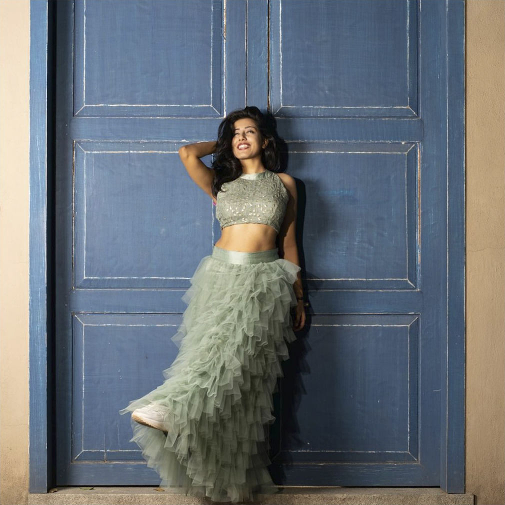 Hair,Arm,Leg,Neck,Waist,Street fashion,Flash photography,Thigh,Black hair,Trunk