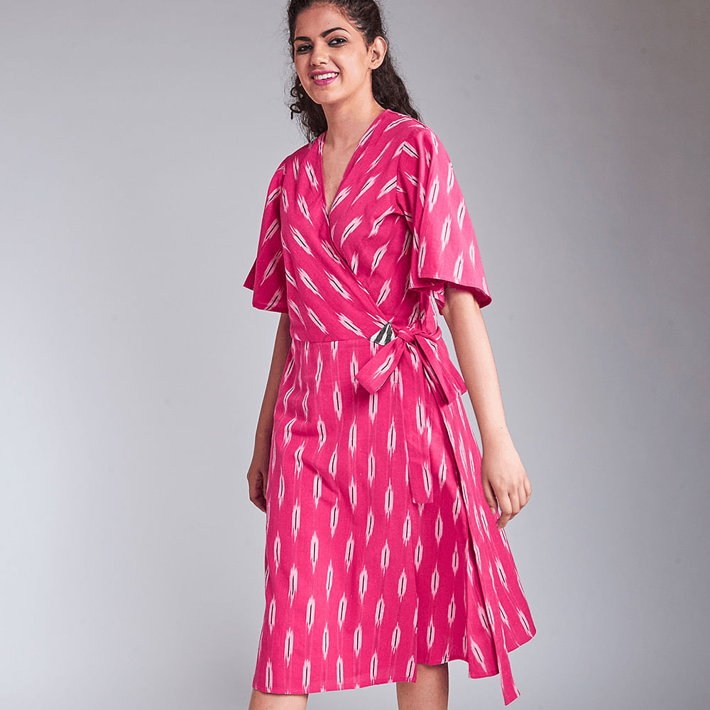 One-piece garment,Hairstyle,Arm,Shoulder,Smile,Day dress,Neck,Waist,Sleeve,Pink