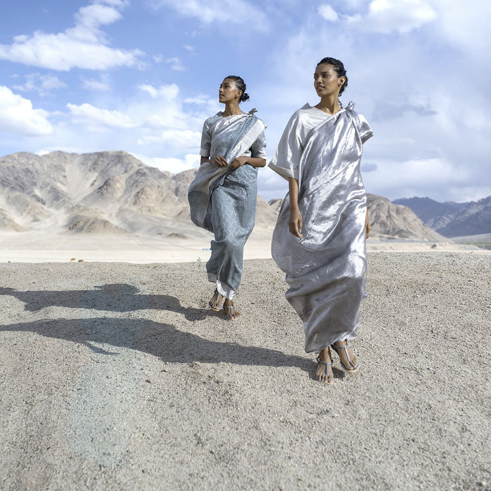 Cloud,Sky,Mountain,People in nature,Happy,Gesture,Travel,Mountainous landforms,Horizon,Landscape