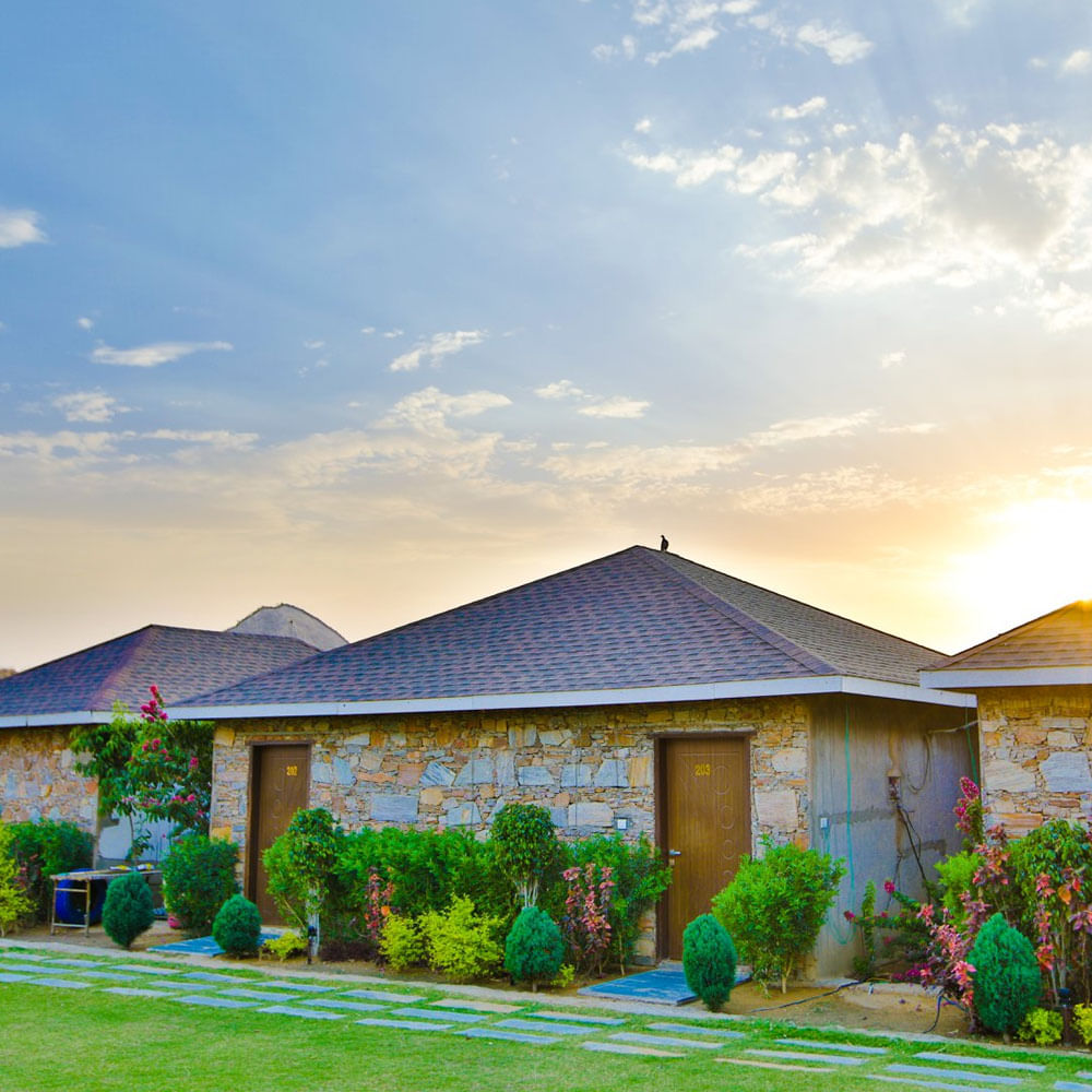 Cloud,Plant,Sky,Building,Green,Natural landscape,House,Window,Grass,Tree