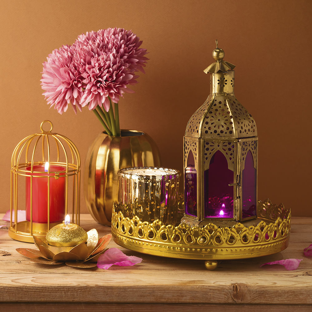 Flower,Decoration,Drinkware,Purple,Plant,Tableware,Serveware,Interior design,Petal,Violet