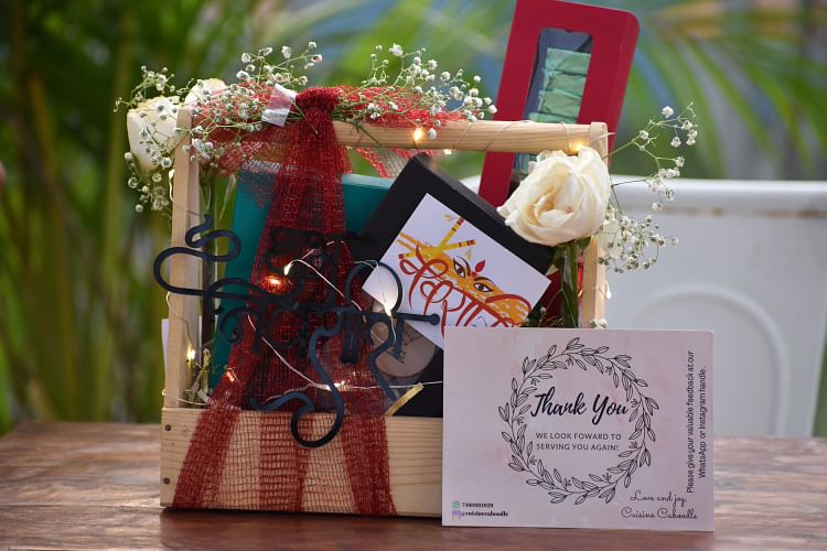 Plant,Drinkware,Flower Arranging,Decoration,Wood,Event,Party supply,Gift wrapping,Floral design,Linens