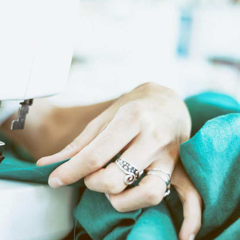 Slope,Font,Parallel,Rectangle,Diagram,Multimedia,Logo,Brand,Graphics,Screenshot