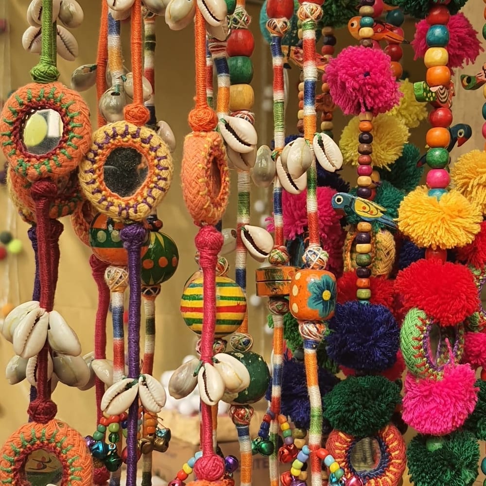 Light,Green,Textile,Organism,Lighting,Public space,Market,Art,Jewellery,Human settlement