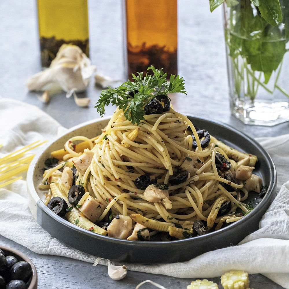 Food,Tableware,Table,Al dente,Rice noodles,Yellow,Staple food,Noodle,Recipe,Leaf vegetable