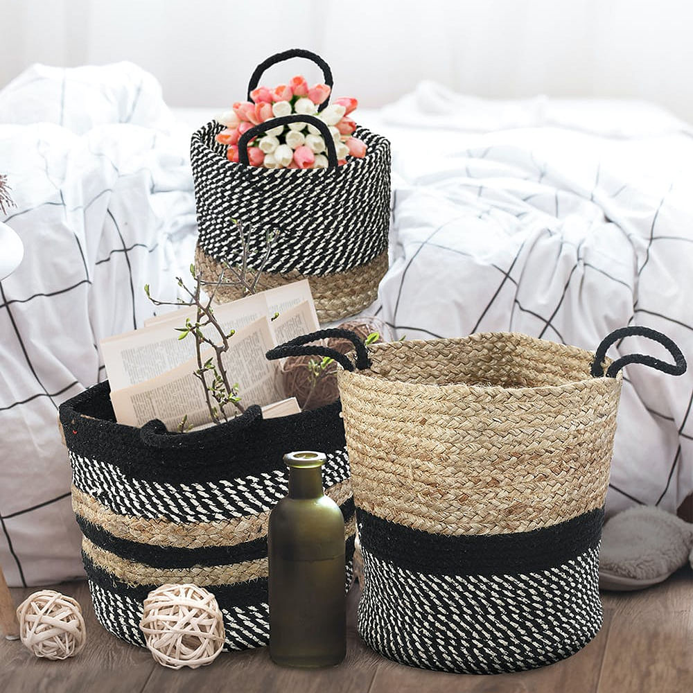 Picnic basket,Storage basket,Bag,Textile,Basket,Wicker,Event,Wood,Pattern,Rectangle