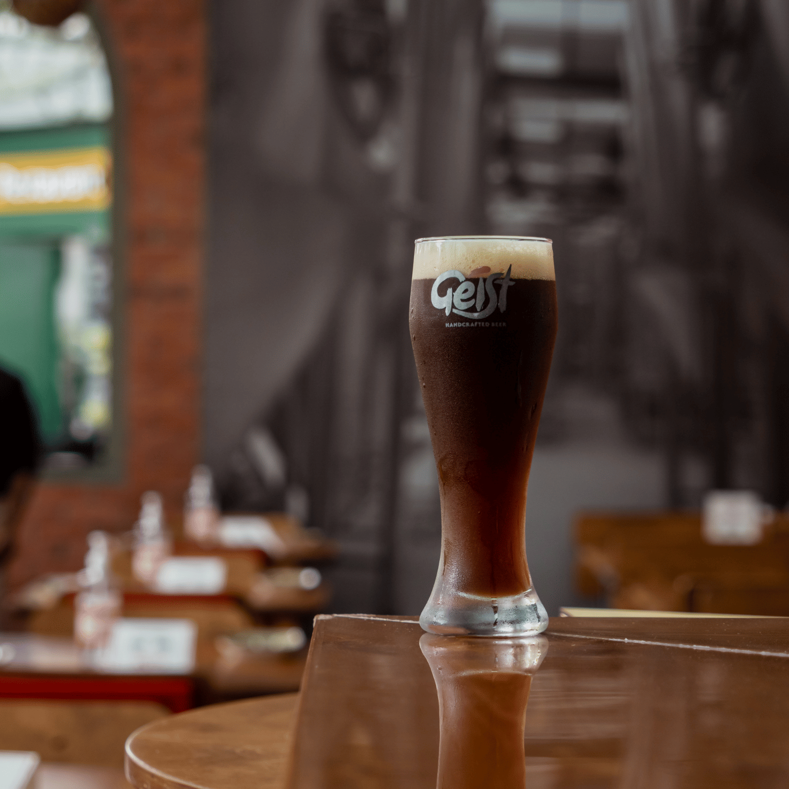 Drinking establishment,Drinkware,Beer glass,Stemware,Barware,Tableware,Beer,Pint glass,Alcoholic beverage,Champagne stemware