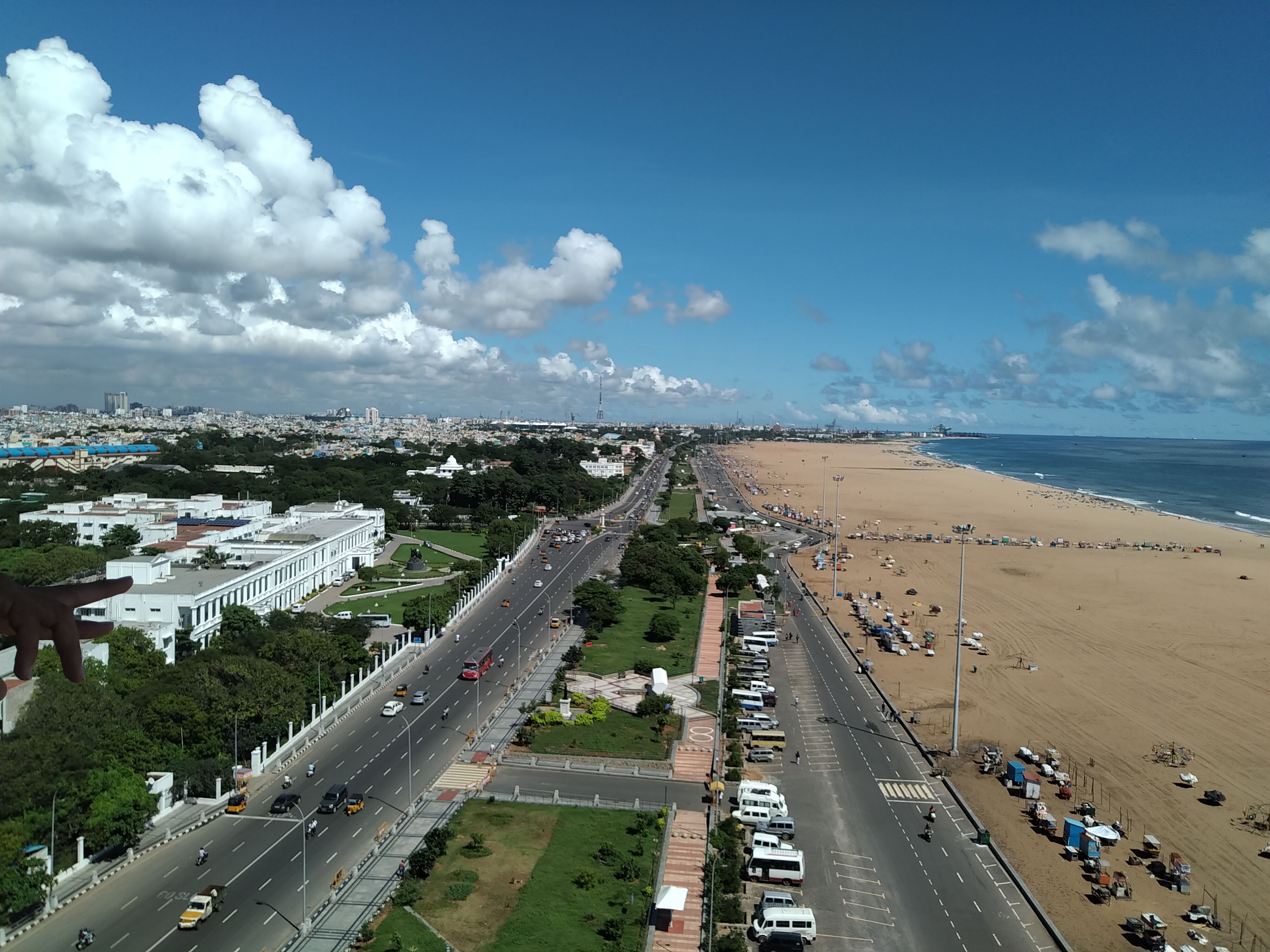 Cloud,Sky,Water,Daytime,Car,Building,Vehicle,Beach,Urban design,Landscape