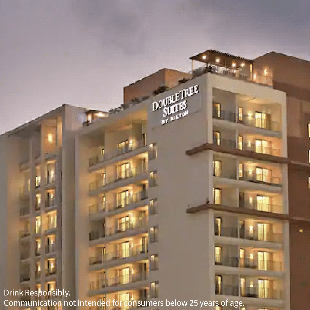 Sky,Building,Window,Skyscraper,Tree,Urban design,Tower block,Condominium,Residential area,Cloud