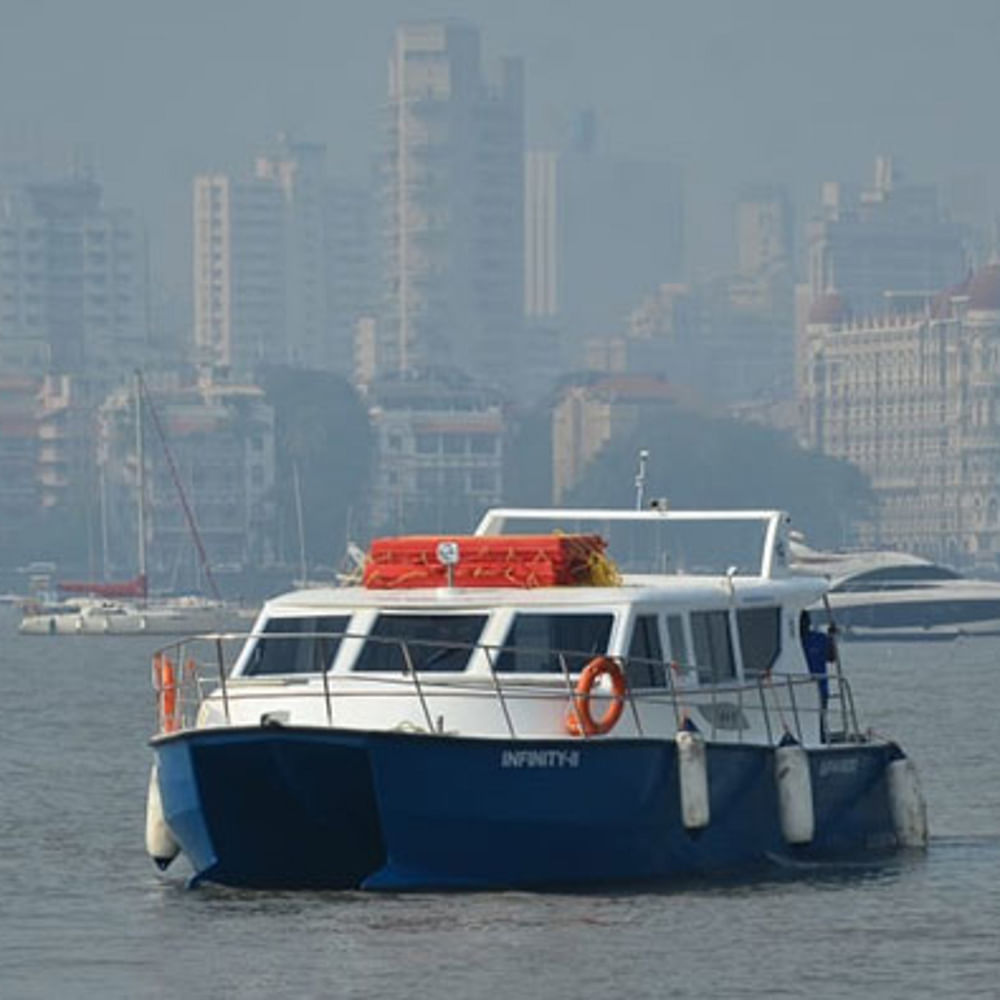 Water,Watercraft,Boat,Naval architecture,Building,Vehicle,Body of water,Skyscraper,Lake,Waterway