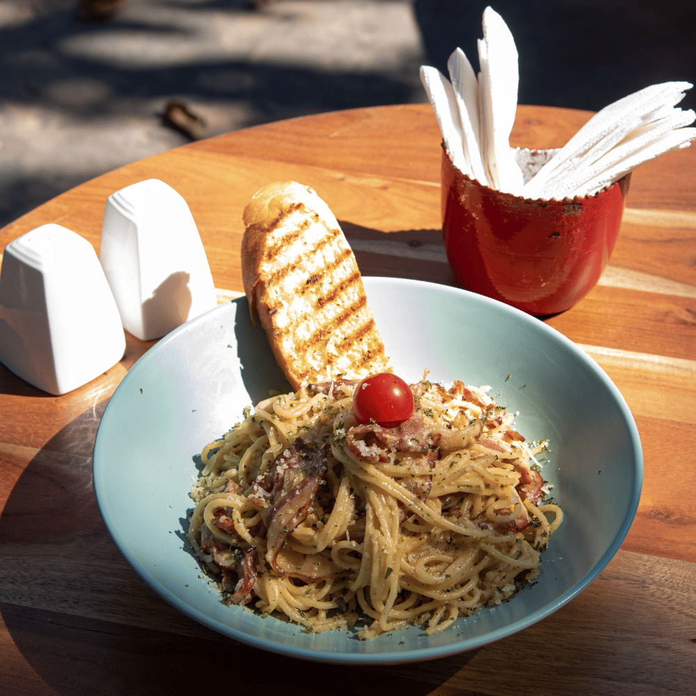 Food,Tableware,Table,Ingredient,Al dente,Staple food,Recipe,Rice noodles,Dishware,Plate