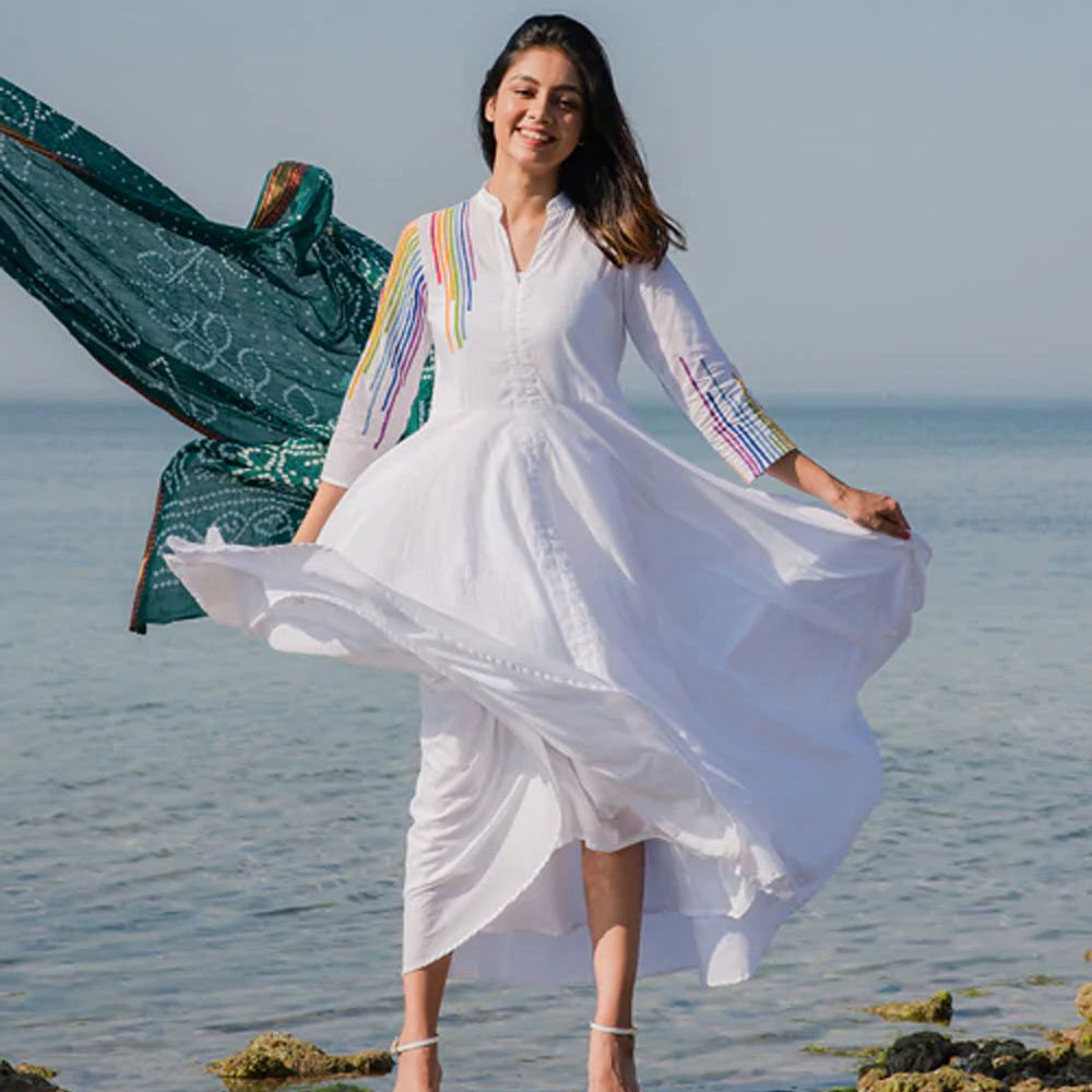 Face,Water,Smile,Photograph,Leg,People on beach,People in nature,Azure,Dress,Flash photography