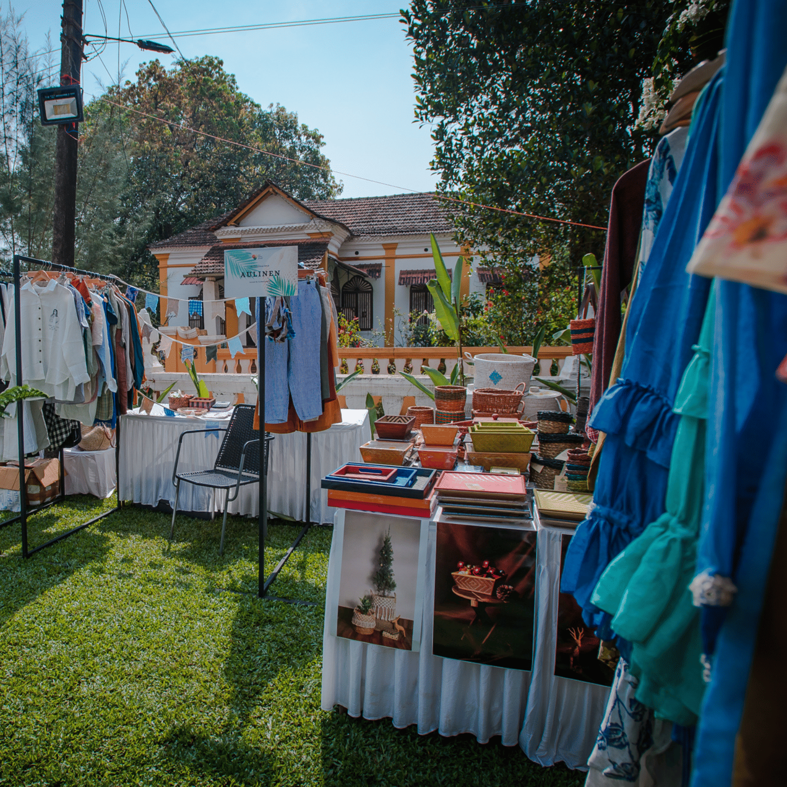 Daytime,Property,Blue,Plant,Building,Sky,Tree,Neighbourhood,Table,Selling