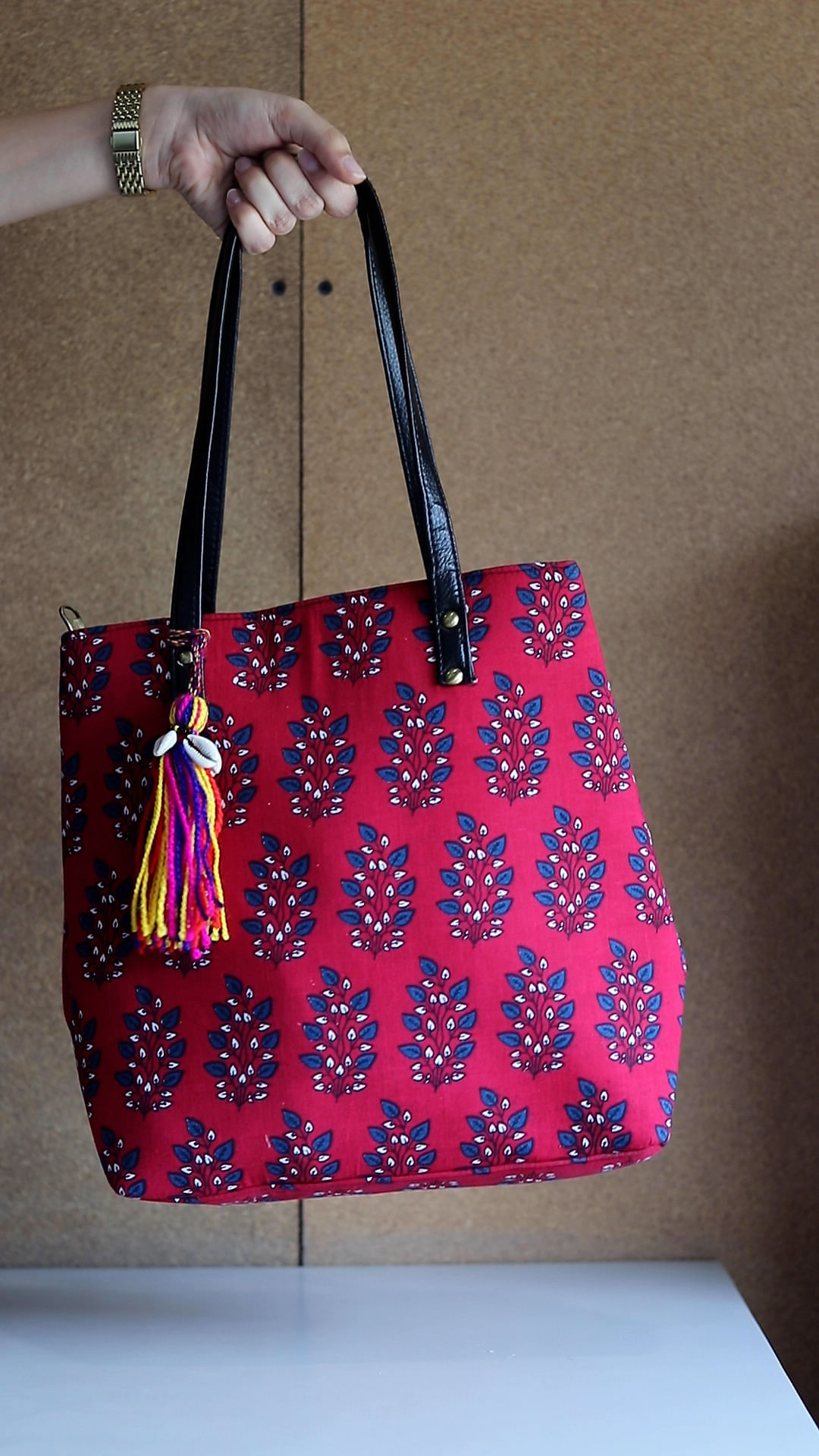 Luggage and bags,Bag,Shoulder bag,Handbag,Sleeve,Creative arts,Magenta,Rectangle,Pattern,Electric blue