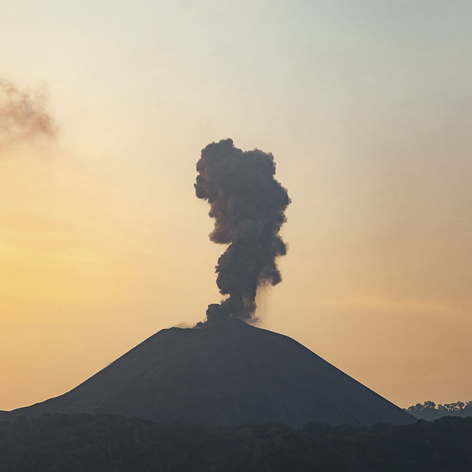 Sky,Ecoregion,World,Pollution,Landscape,Horizon,Heat,Volcano,Lava dome,Cloud