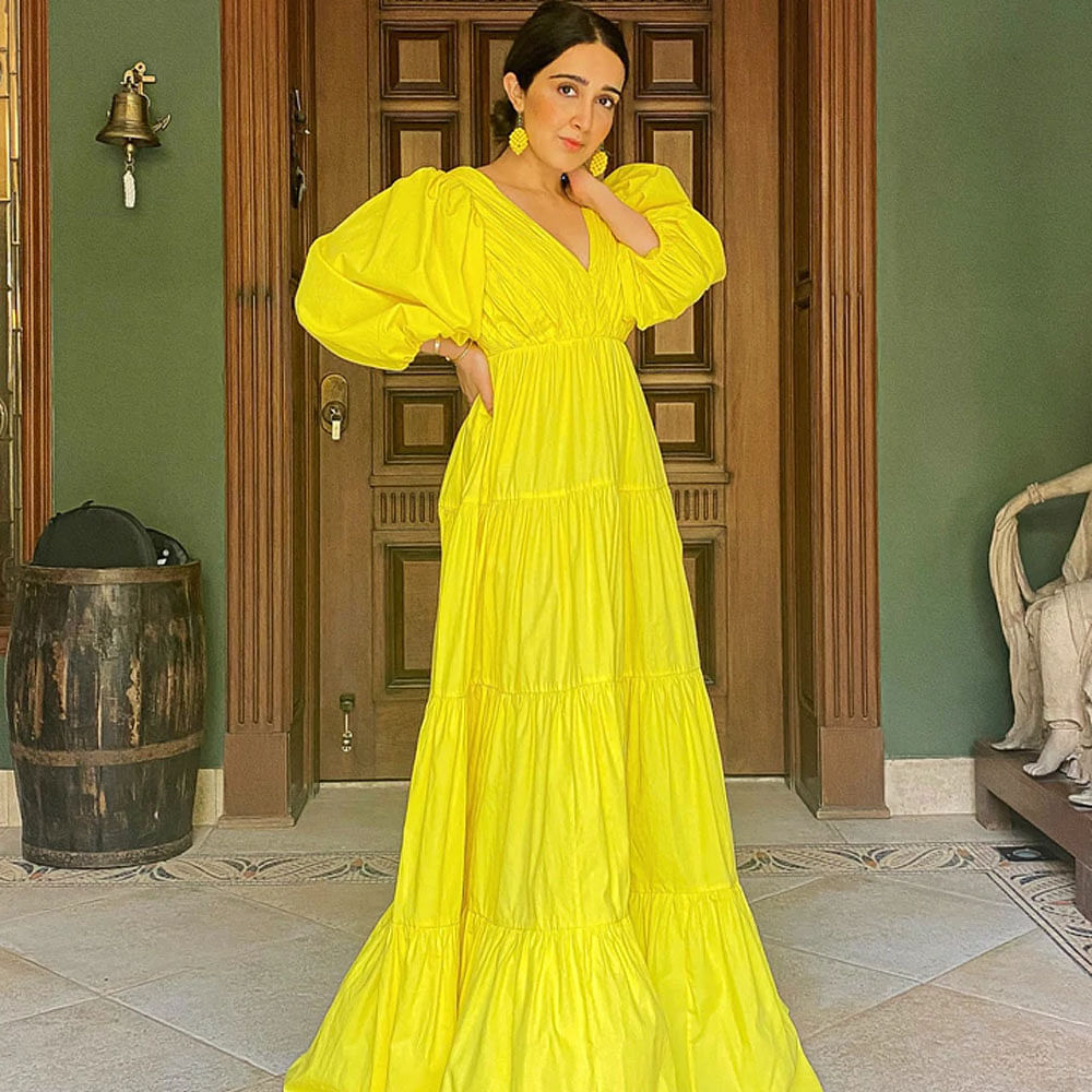 Outerwear,Neck,Sleeve,One-piece garment,Gown,Dress,Waist,Yellow,Bridal party dress,Victorian fashion