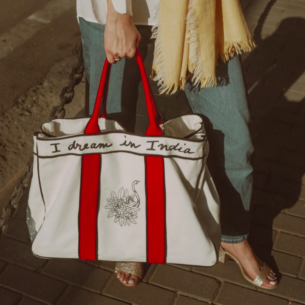 White,Textile,Sleeve,Luggage and bags,Street fashion,Bag,Material property,Shoulder bag,Travel,Font