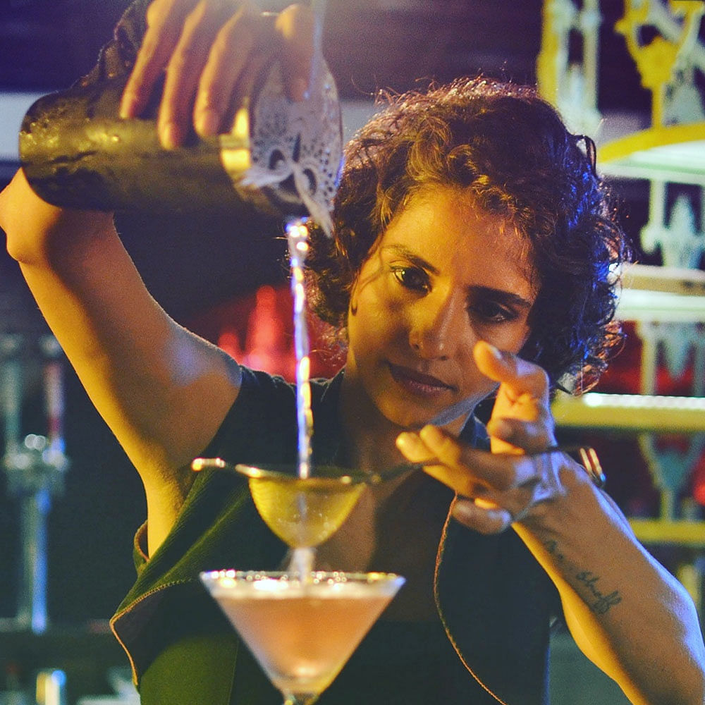 Martini glass,Stemware,Drinkware,Tableware,Cocktail,Barware,Drink,Alcoholic beverage,Wine,Performing arts