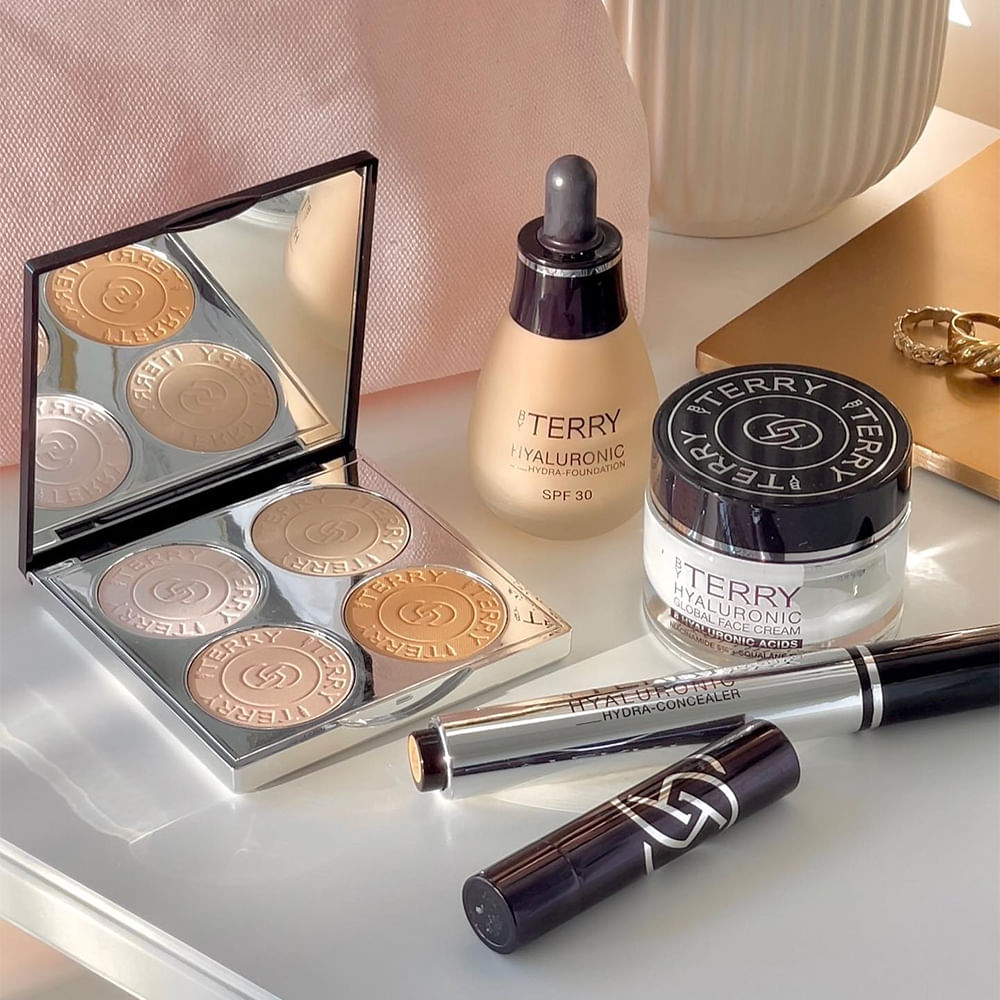 Liquid,Cosmetics,Fluid,Personal care,Eyelash,Eye liner,Material property,Tints and shades,Beauty,Font