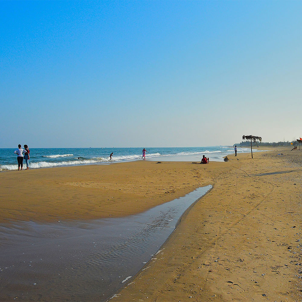 Water,Sky,Beach,Fluid,Coastal and oceanic landforms,Horizon,Wind wave,Landscape,Fun,Cloud