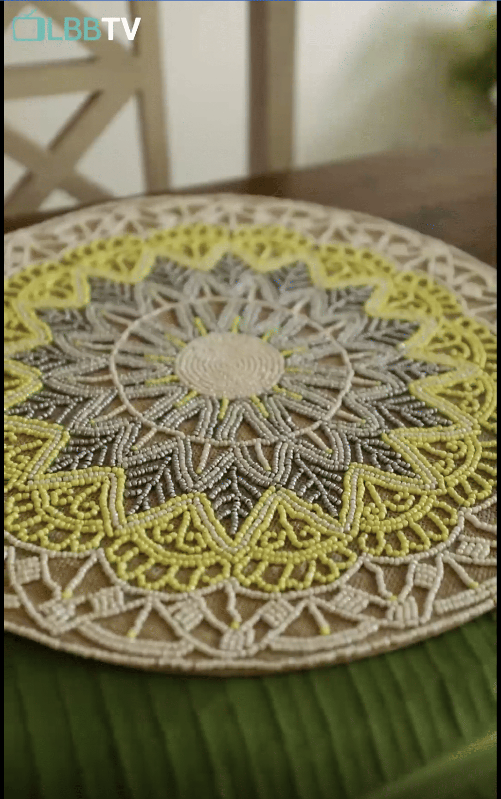 Plant,Textile,Rectangle,Art,Terrestrial plant,Flooring,Pattern,Serveware,Symmetry,Circle