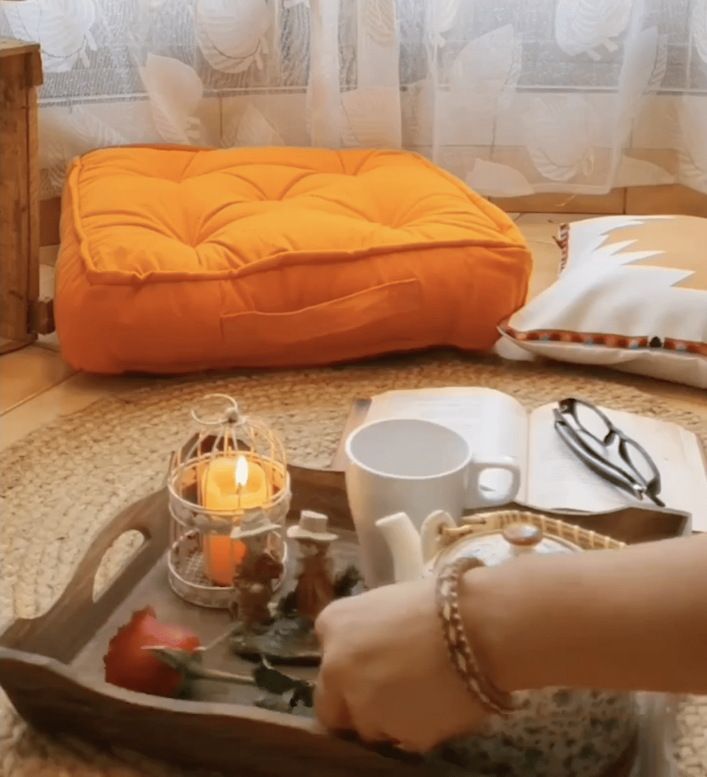 Comfort,Orange,Textile,Interior design,Table,Wood,Yellow,Candle,Pillow,Tableware