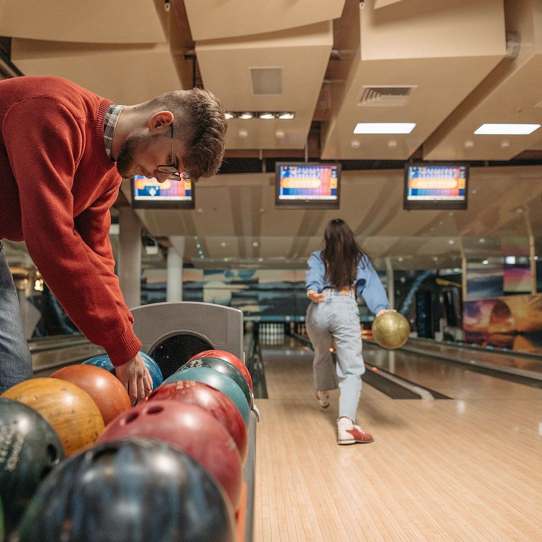 Barrel,Bowling,Bowler,Wood,Ten-pin bowling,Bowling equipment,Duckpin bowling,Gas,Ball,Bowling ball