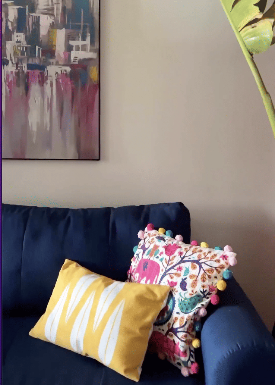 Couch,Furniture,Comfort,Product,Purple,Textile,Pillow,Rectangle,Picture frame,Lighting