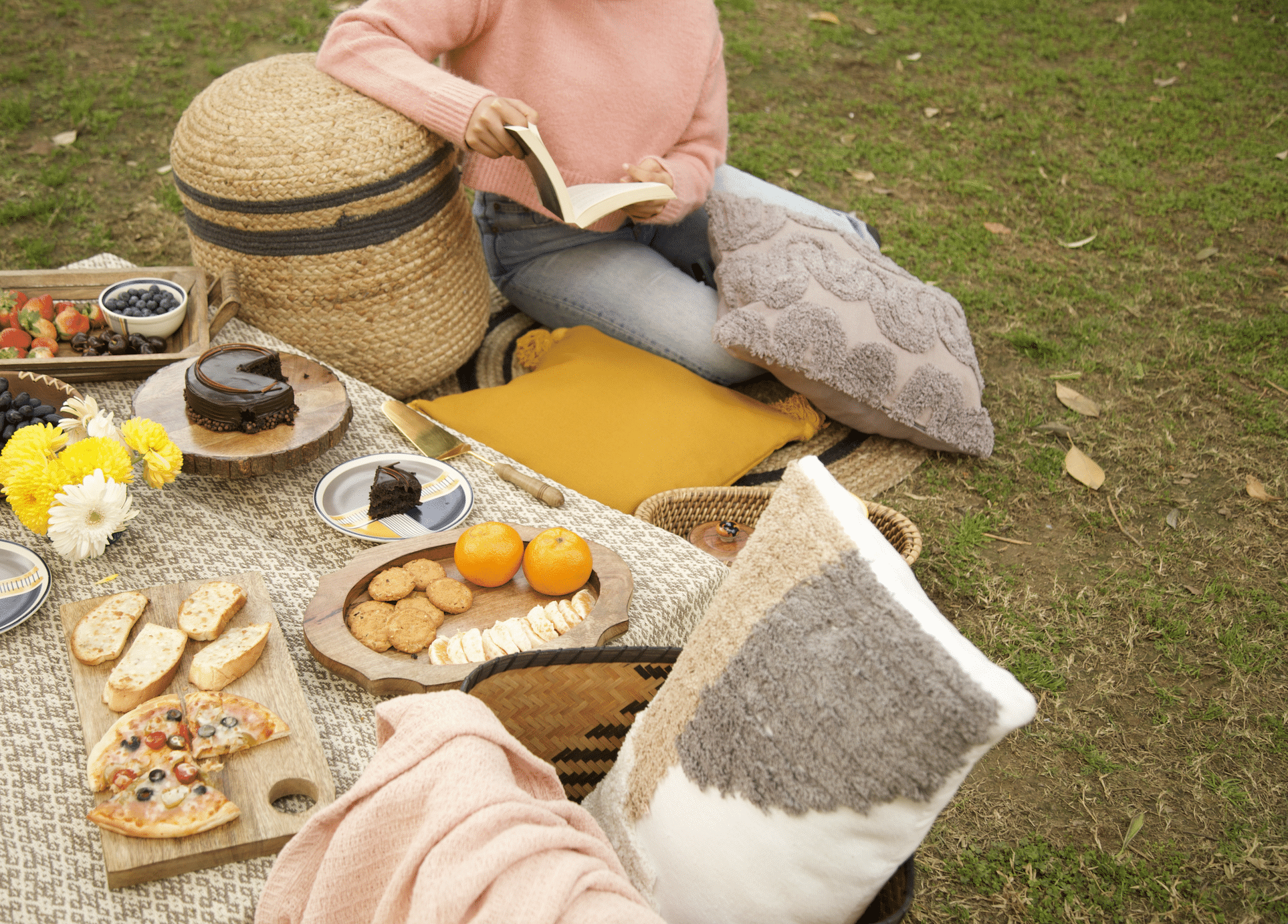 Food,Hat,Sun hat,Tableware,Grass,Cuisine,Serveware,Ingredient,Basket,Bowl