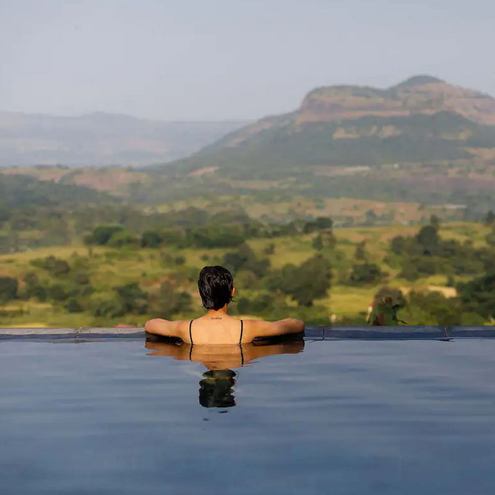 Water,Sky,Water resources,Mountain,Lake,Natural landscape,Happy,People in nature,Horizon,Leisure