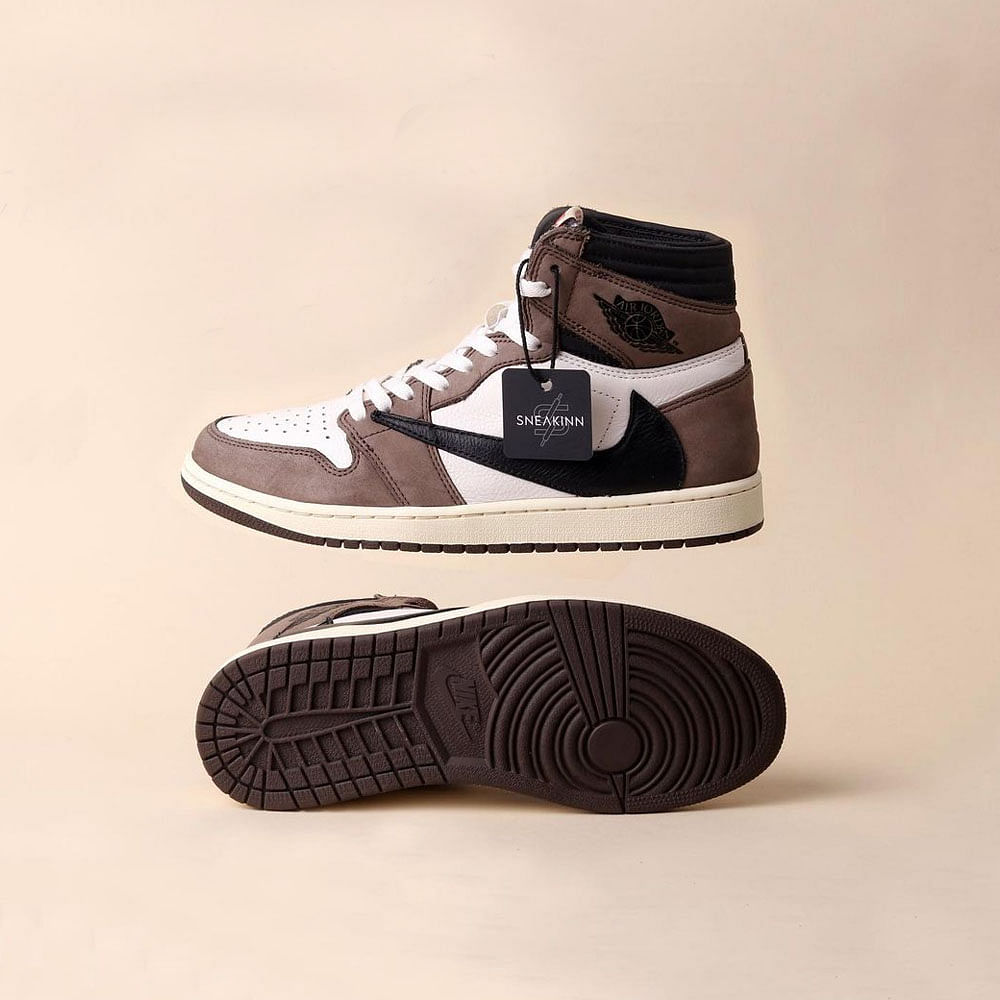 Footwear,Brown,Shoe,Outdoor shoe,Walking shoe,Sneakers,Grey,Sportswear,Font,Beige